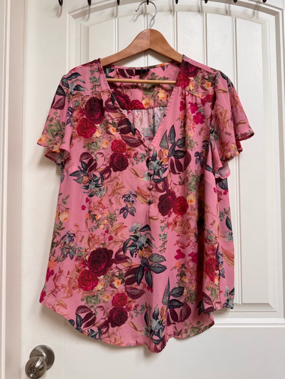 Torrid Harper Flutter Sleeve Pink Floral Blouse. Size 1 (1X 14-16)